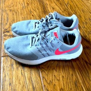 Nike Run Swift size 10 womens barely worn